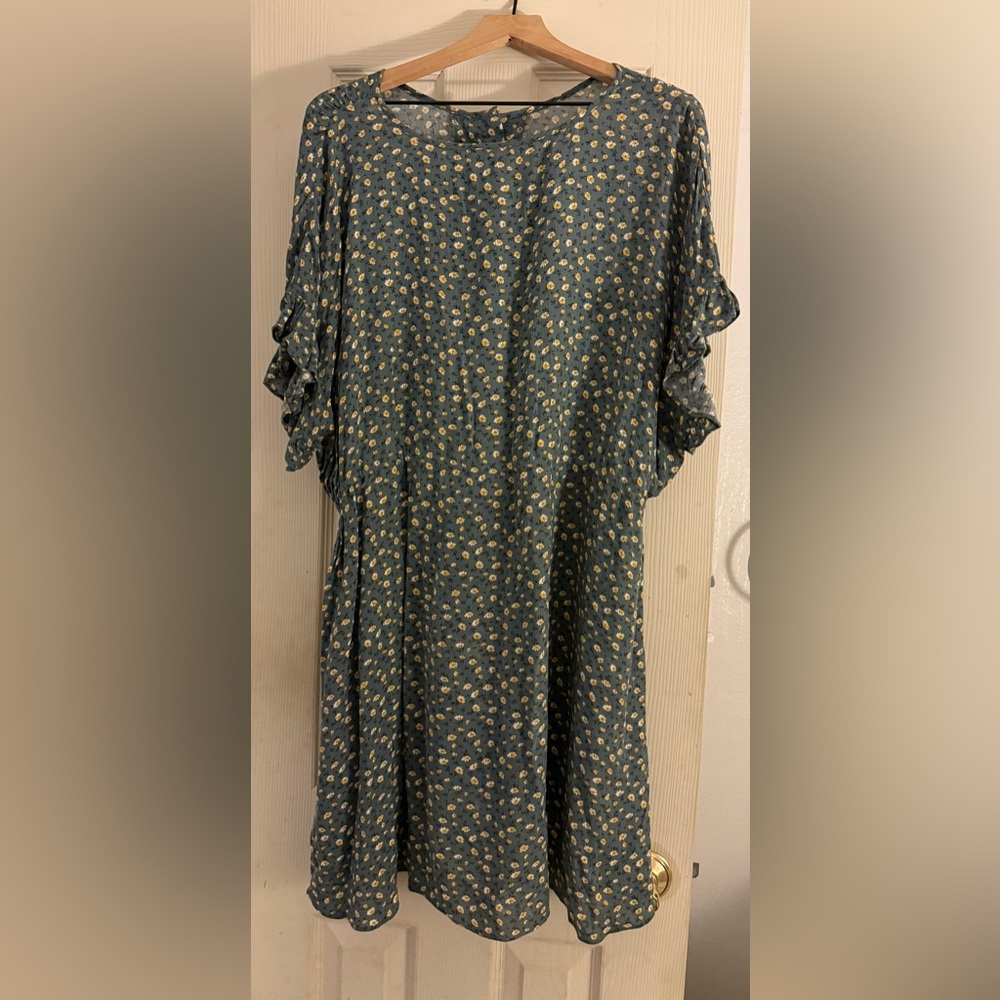 GiGiO Floral Dress with Ruffle Sleeves